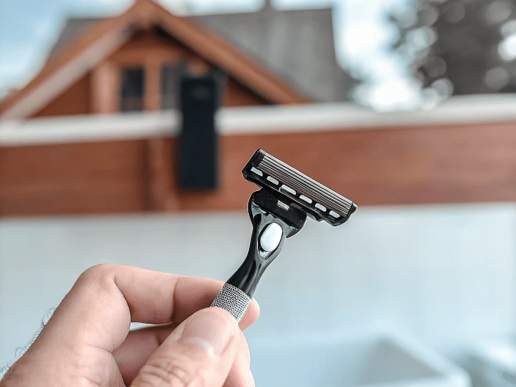 Can I Use a Men’s Electric Razor to Shave My Legs?